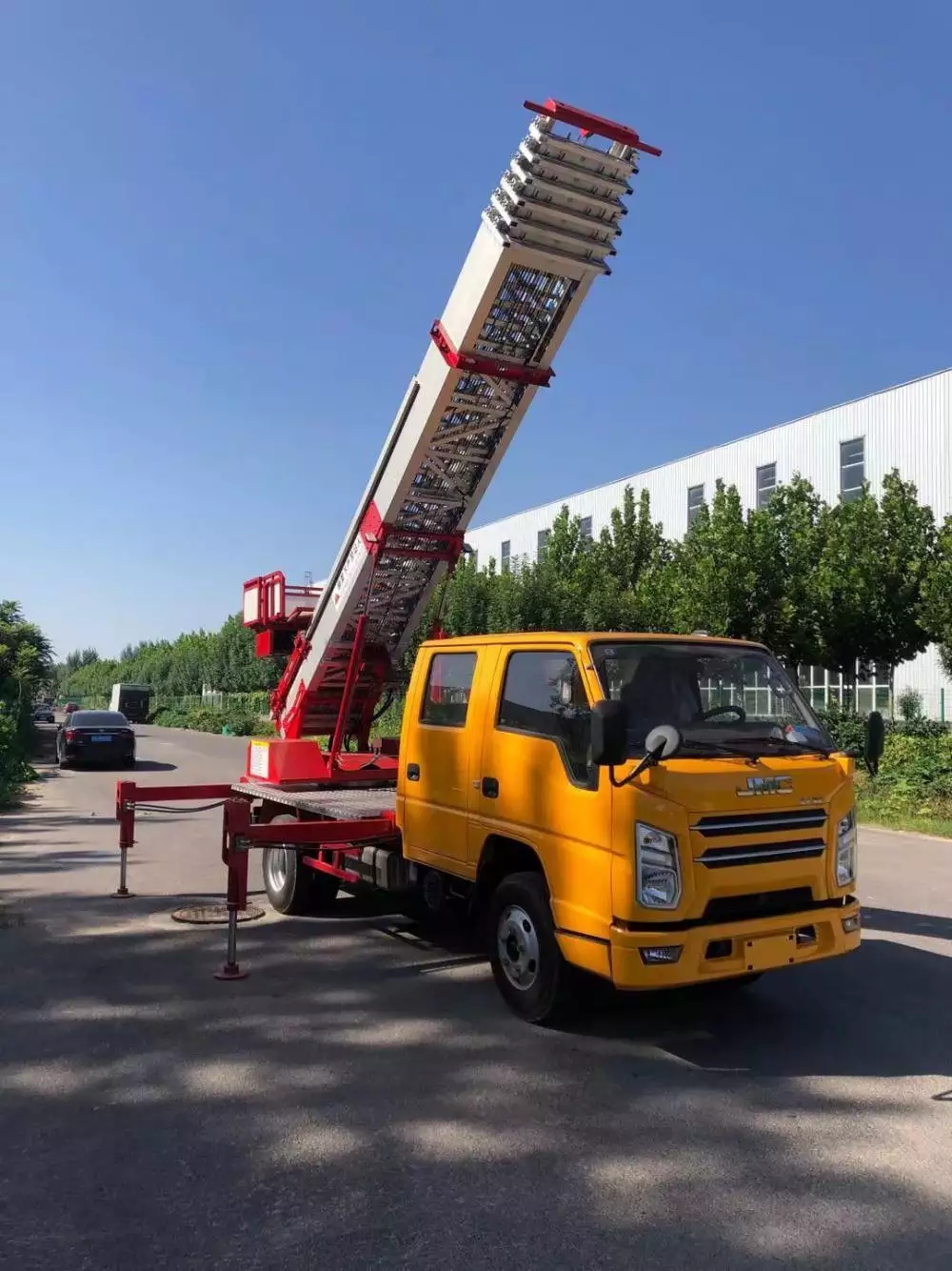 东阁镇附近的云梯车出租服务：轻松解决高空作业需求