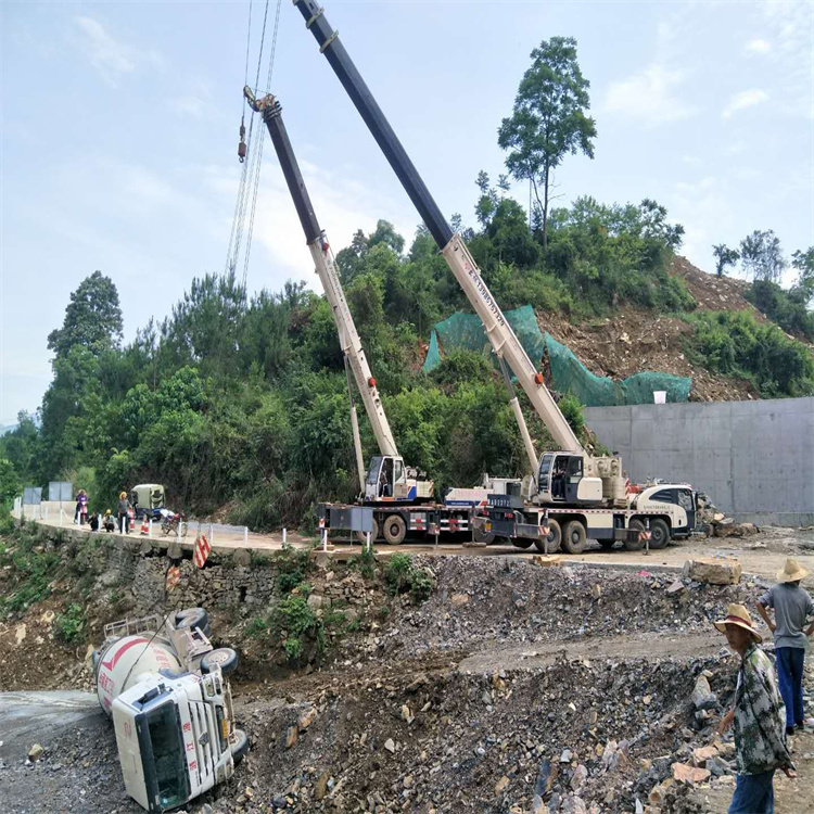 东阁镇汽车掉沟里叫吊车救援要多少钱