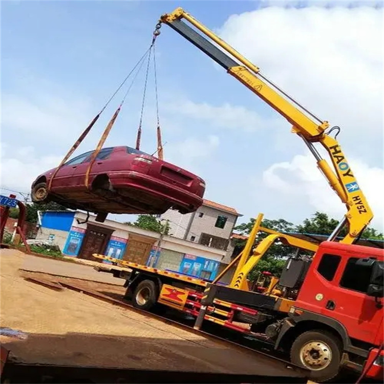 东阁镇吊车吊汽车的正确方法